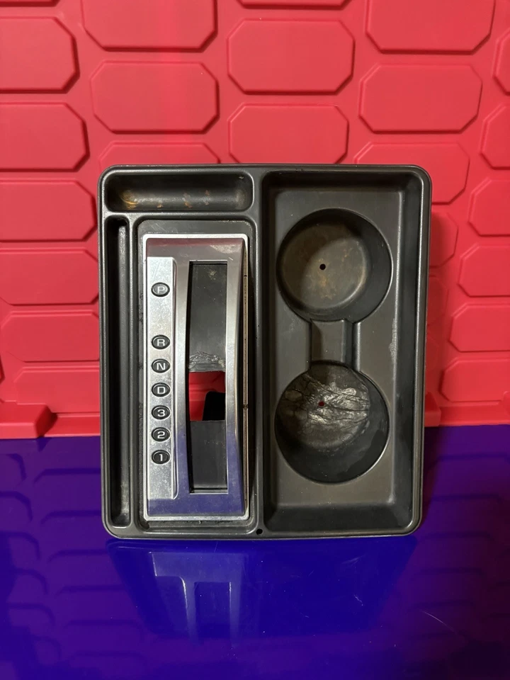 HUMMER H2 2003-2007 CONSOLA PALANCA DE CAMBIOS BISEL Y PORTAVASOS PANEL DE CUBIERTA (para piezas) Foto 1 de 4