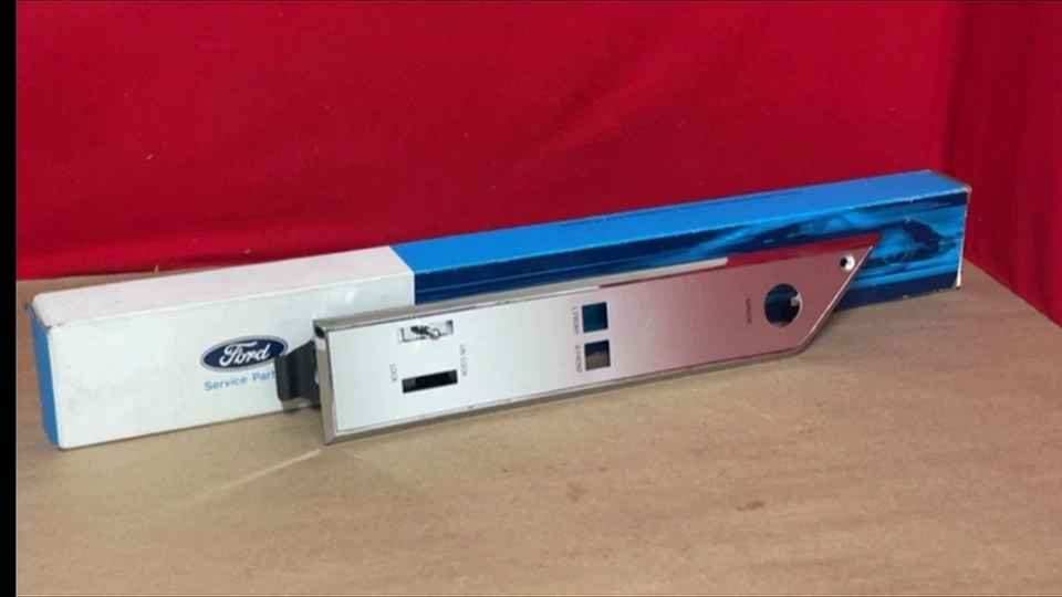 NOS FORD E0AZ-14527-D 1980-1987 GRAND MARQUIS LTD 2 DOOR LH WINDOW SWITCH BEZEL - Image 1 of 4