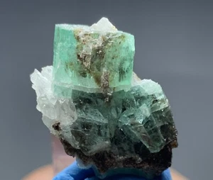 Espécimen de cristal esmeralda de 37 quilates de Pakistán  - Imagen 1 de 9