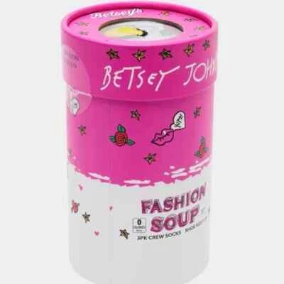 Betsey Johnson Moda Crew Calcetines Betsey Sopa Papel Lata *Juego de 3 Piezas* Nuevo Sellado Foto 1 de 4