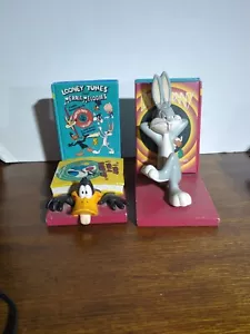Fermalibri Warner Bros Looney Tunes DAFFY & BUGS cartone animato rari da collezione (LEGGI) - Foto 1 di 12