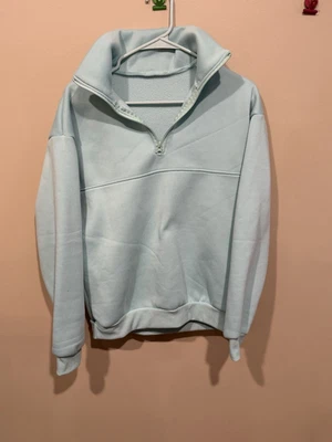 Sudadera con capucha mediana pre-amada azul cielo. Sin marca. Foto 1 de 2