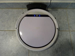 Medion MD18500 weiß Saugroboter +Ladeschale funktioniert aber Akku ist schwach - Bild 1 von 6