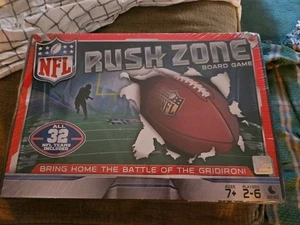 NFL Rush Zone gioco da tavolo tutte le 32 squadre di calcio nuovo vintage gioco classico - Foto 1 di 2