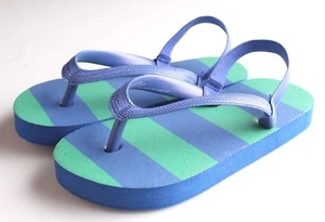 Sandalias chanclas de goma a rayas verdes o verdes/azules para niños nuevas - Imagen 1 de 18