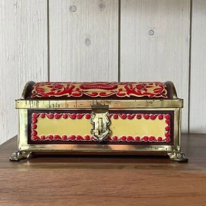 Vintage 8" Frida & Nada Curved Tea Candy Tin Legs Curved Treasure Chest Box - Imagen 1 de 8