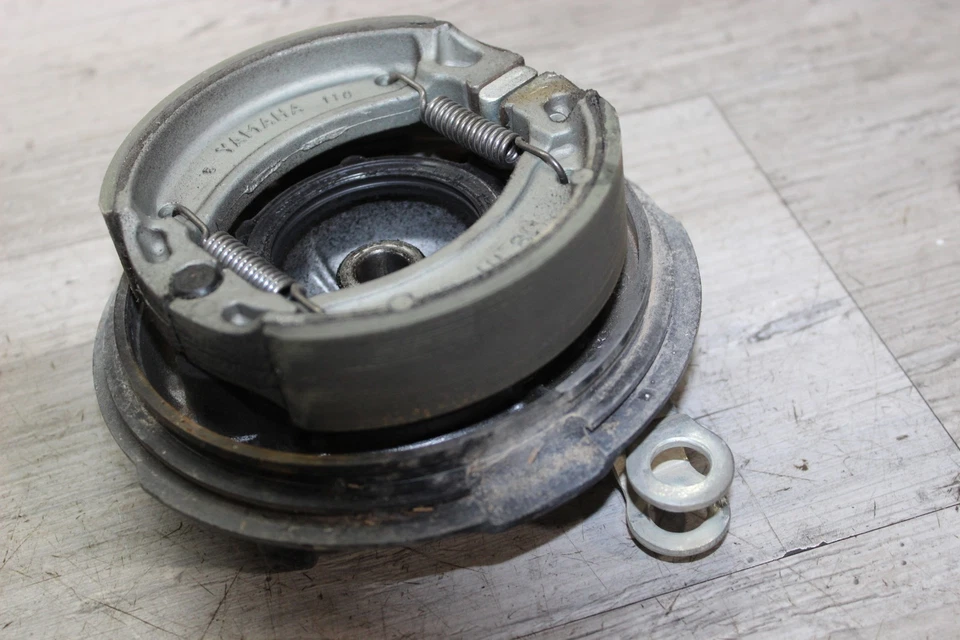 Placa de panel de pinza de freno delantera Yamaha Rt100 1997 4J8-25121-00-98 Foto 1 de 4