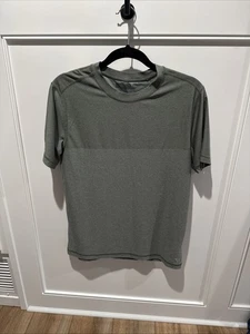 Vuori Grandview Tech T Shirt Sage GREEN V197 Workout Shirt Size SMALL - Picture 1 of 11