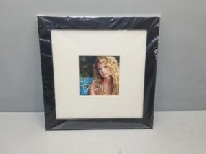 SIGNO DE PARED DE CUBIERTA DE ÁLBUM AUTOTITULADO TAYLOR SWIFT - Imagen 1 de 3