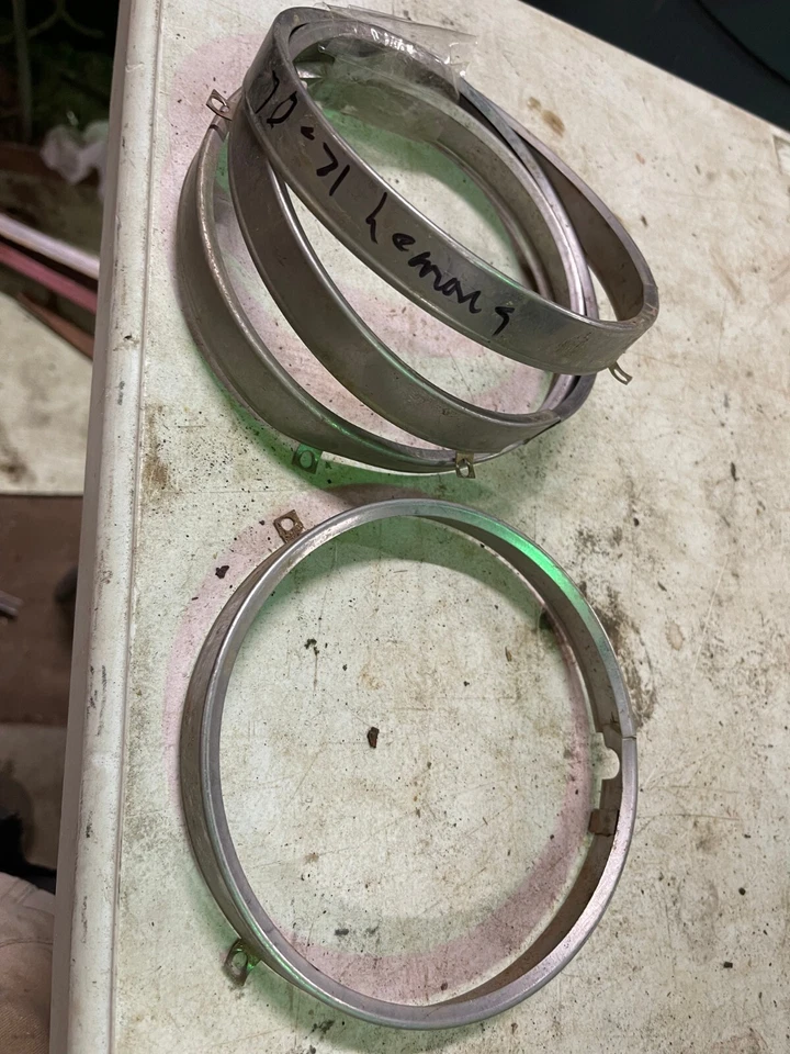  1970-71 Pontiac Lemans 车头灯环 — 第 1/1 张图片