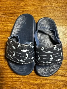 BOYS TODDLER NAVY SLIDES WITH BACKS AND SHARK DESIGN 7/8 - Picture 1 of 2