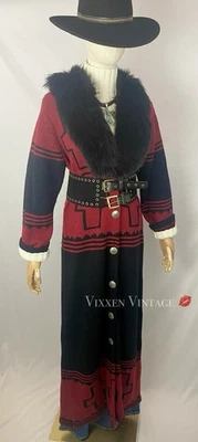 CHAQUETA PLUMERO DOBLE D RANCH CUELLO DE PIEL DE MAPACHE NAVAJO CRUZ LANA DE CORDERO $1790 Foto 1 de 4