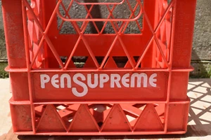 Vintage PenSupreme Milk Crate, Red - Picture 1 of 5