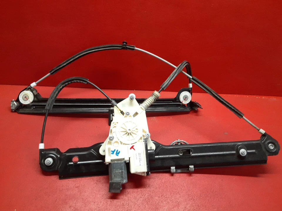 2010-2017 BMW 535i GT Window Regulator W/ Motor Assembly Front Right 51337197920 - Image 1 of 4