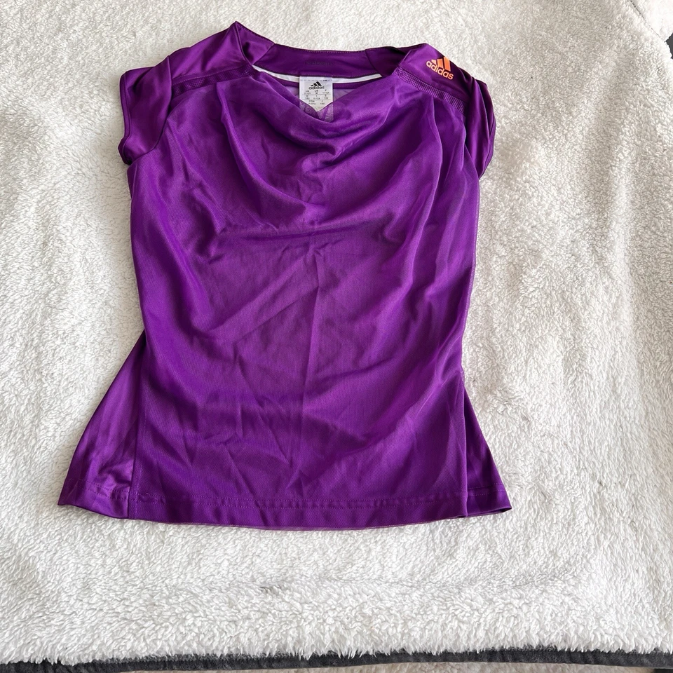 Camisa Atlética Adidas Para Mujer Talla Mediana Púrpura Ajustada Blusa Entrenamiento en Capas Foto 1 de 4