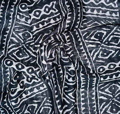 Estampado africano, tela de gasa - negro, blanco "capítulo meroítico", ~ 2 yardas Foto 1 de 4