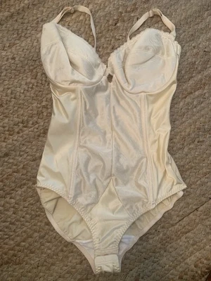 Prendas moldeadoras vintage Sophistique by Smoothie 1 pieza para mujer talla 38C beige acolchado UW Foto 1 de 4