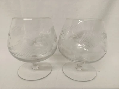 2 x Vintage 1950s Brandy Glasses: Etched Floral Design 300ml - Image 1 of 4