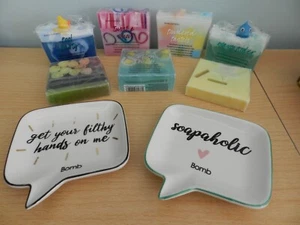 BOMB COSMETICS - 7 Bar Soaps With 2 Ceramic Soap Dishes - Pool Party, Cotton New - Picture 1 of 4