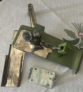 Swing-A-Way Vintage Wall Mounted Gear Driven Can Opener Green & Silver Metal - Picture 1 of 7