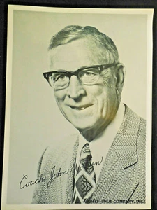 Bata Bullets années 1970 RARE basket 7x9" photo premium entraîneur John Wooden UCLA FS - Photo 1/3