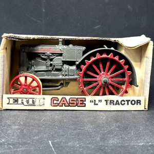 Ertl Koffermodell "L" Traktor Maßstab 1:16 DieCast - mit offenem Karton 1988 - Bild 1 von 9