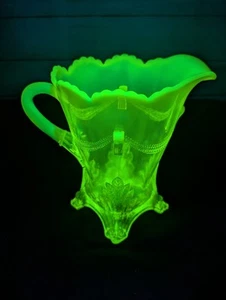 Brocca acqua opalescente vaselina canarina come nuova Jefferson Glass Swag con staffe - Foto 1 di 9