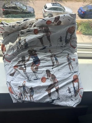 Hoja de baloncesto Pottery Barn para adolescentes tamaño completo. Foto 1 de 3