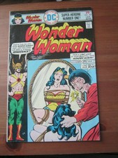 Wonder Woman #221 DC - Jan 1976 - Bondage cover - Hawkman app.              ZCO1