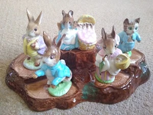 beswick beatrix töpferfiguren mit baumstumpfaufstellersockel - Bild 1 von 7