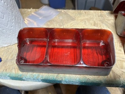 Lente de luz trasera Oldsmobile Cutlass 1972 #5 5965249 dañada Foto 1 de 4