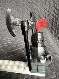 LEGO Scooby-Doo Minifigur SCD006 Schwarzer Ritter Mr. Wickles (75904) - Bild 1 von 7