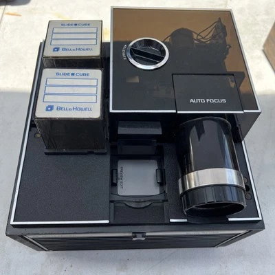 Bell & Howell 35mm Slide Cube System II Lumina Projector Model AF70 Zoom Lense - Image 1 of 4