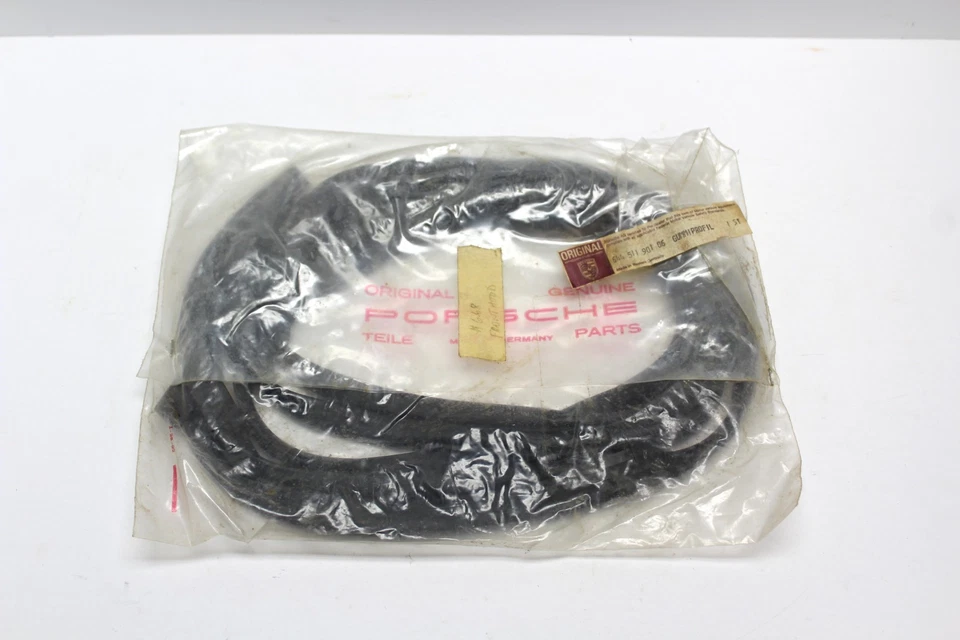 Новое из старых запасов оригинальное уплотнение капота Porsche 356 (644 511 901 06) - Изображение 1 из 3