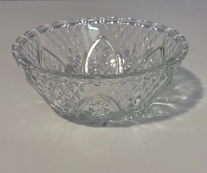 Vintage KIG Malaysia Glas Obst Süßigkeiten Schale Fleur de Lis Diamant Perlen Rand 5"D - Bild 1 von 12