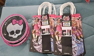 Monster High Party Supplies Plates And Treat Bags - NEW - Picture 1 of 1