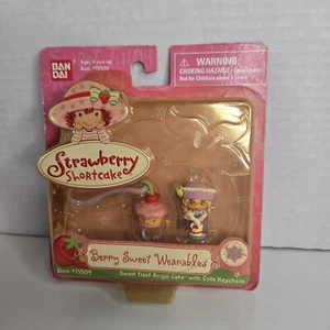 Vintage Bandai Strawberry Shortcake Berry Sweet Wearables Keychain Angel Cake - Picture 1 of 4