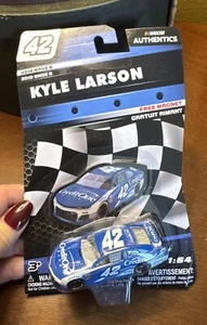 NASCAR Authentics 2018 Wave 6 Kyle Larson #42  Credit One 1/64 Diecast-NIP - Picture 1 of 5