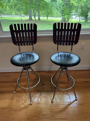 Lote de 2 taburetes de bar vintage MCM estilo Umanoff línea confort listones de madera vinilo asiento Foto 1 de 4