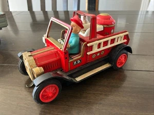 Vintage Bandai Spielzeug Feuerwehrauto Feuerwehrmann Kämpfer Blechgrafik Made in Japan - Bild 1 von 9