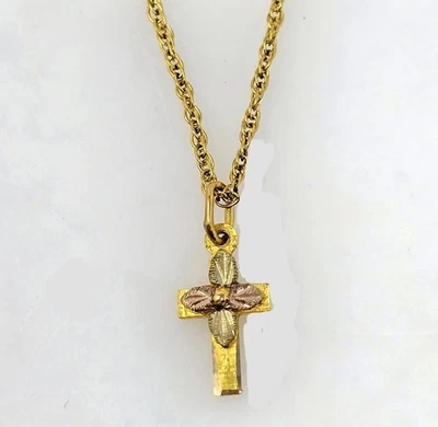 Collar colgante cruz oro 10K Black Hills y cadena 18" 10 quilates pequeño Foto 1 de 4