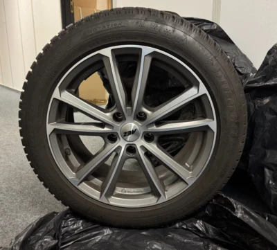 4x Winterreifen auf AEZ Alufelgen - Dunlop Wintersport 5 225/50R17 98H - Bild 1 von 4