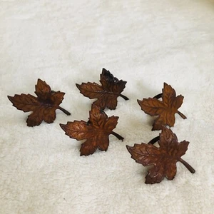 Rust and bronze colored METAL MAPLE LEAF NAPKIN RINGS lot of 5 Fall Thanksgiving - Picture 1 of 6