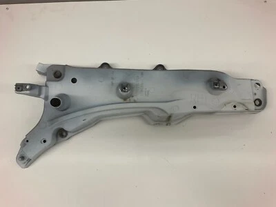 Кронштейн для крепления правого переднего крыла 16-22 Volvo XC90 31391778 - Изображение 1 из 4