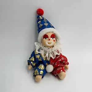 Vintage Arlecchino Giullare Clown Bambola Piccola Porcellana Tessuto Circo Mini 3,5” Rosso - Foto 1 di 6
