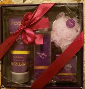 Modesa 4 pc holiday deluxe bath set,8oz spray, 8oz lotion, 1 oz bath soak, pouf - Picture 1 of 6