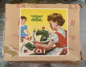 ANTIQUE HAND CRANK CASIGE CHILD'S SEWING MACHINE MADE in GERMANY with BOX 1940's - Picture 1 of 12