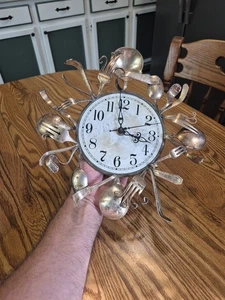 Reloj de colección cubiertos plateado poste moderno por Diane Markin Studio Art - Imagen 1 de 24