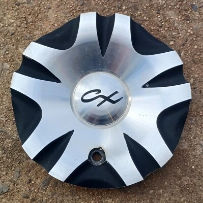 Tapa central rueda cromada Xpressions personalizada, pieza negra y mecanizada # 567L158 010 Foto 1 de 3