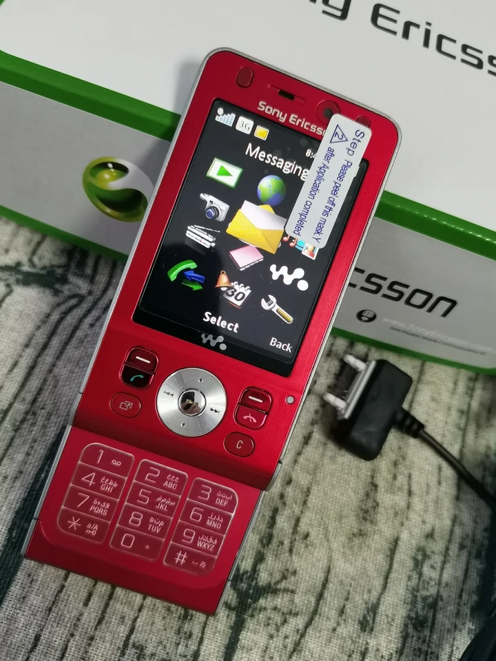 Sony Ericsson Sony Ericcson Walkman W910i - RED (Unlocked) Cellular Phone - Image 1 of 4